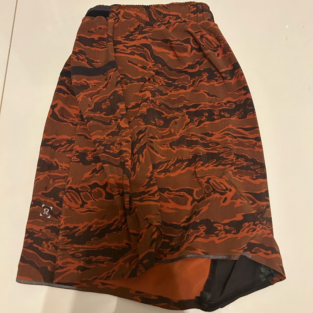 Lulu Lemon 5” liner less surge shorts